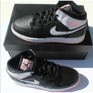 Air Jordan 1 Mid Size 6.5Y Arctic Pink/Black